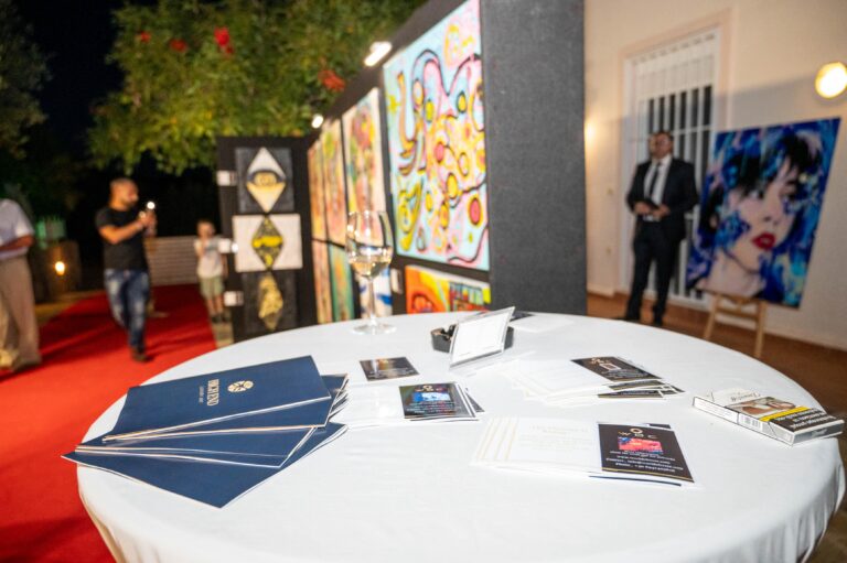 vild art šárka vildová abstraktní malby woc výstava originály Kréta